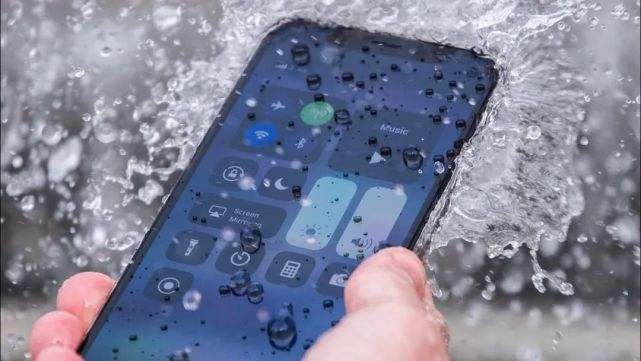 苹果手机进水.烫iphone进水后机身发烫-第1张图片-太平洋在线下载