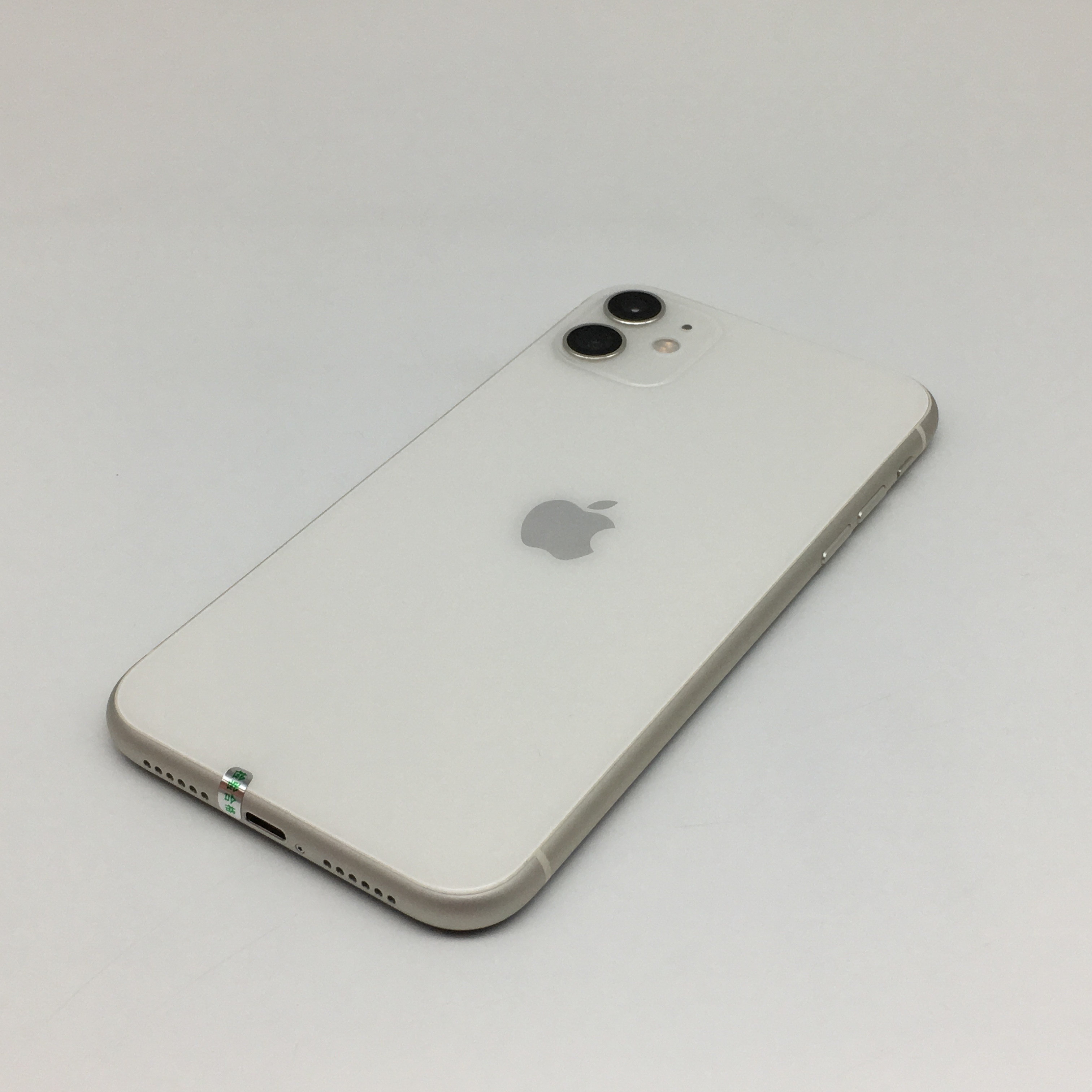 苹果11青春版白色手机苹果手机显示时间变成白色-第1张图片-太平洋在线下载