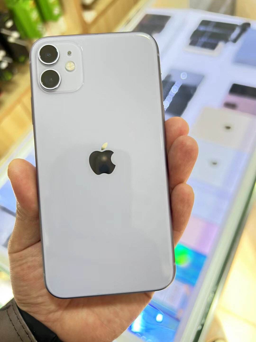 苹果11青春版白色手机苹果手机显示时间变成白色-第2张图片-太平洋在线下载